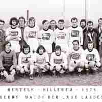 <strong>Derby der lage landen  -  Herzele - Hillegem  -  1976</strong><br>1976 ©Herzele in Beeld<br><br><a href='https://www.herzeleinbeeld.be/Foto/2903/Derby-der-lage-landen-----Herzele---Hillegem-----1976'><u>Meer info over de foto</u></a>