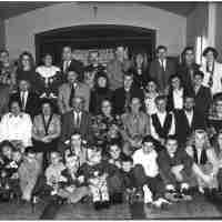 <strong>Gouden bruiloften - Sint - Antelinks- 1992</strong><br>1992 ©Herzele in Beeld<br><br><a href='https://www.herzeleinbeeld.be/Foto/3267/Gouden-bruiloften---Sint---Antelinks--1992'><u>Meer info over de foto</u></a>