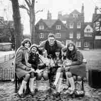 <strong>Schooluitstap naar Londen  Sint-Paulus  -  1977</strong><br>1977 ©Herzele in Beeld<br><br><a href='https://www.herzeleinbeeld.be/Foto/328/Schooluitstap-naar-Londen--Sint-Paulus-----1977'><u>Meer info over de foto</u></a>