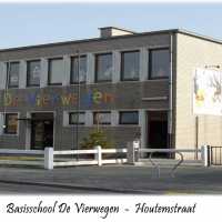 <strong>Basisschool De Vierwegen - Houtemstraat</strong><br> ©Peter de Jaeger<br><br><a href='https://www.herzeleinbeeld.be/Foto/339/Basisschool-De-Vierwegen---Houtemstraat'><u>Meer info over de foto</u></a>