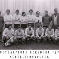 <strong>Reserveploeg van Borsbeke - 1976</strong><br>1976 ©Herzele in Beeld<br><br><a href='https://www.herzeleinbeeld.be/Foto/379/Reserveploeg-van-Borsbeke---1976'><u>Meer info over de foto</u></a>