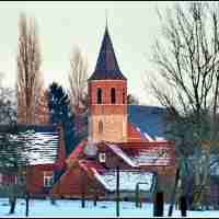 <strong>Sint Mauritiuskerk Ressegem</strong><br>01-01-2020 ©Herzele in Beeld<br><br><a href='https://www.herzeleinbeeld.be/Foto/391/Sint-Mauritiuskerk-Ressegem'><u>Meer info over de foto</u></a>