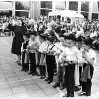 <strong>Borsbeke - Vrije basischool - schoolfeest  -  1969</strong><br> ©Herzele in Beeld<br><br><a href='https://www.herzeleinbeeld.be/Foto/686/Borsbeke---Vrije-basischool---schoolfeest-----1969'><u>Meer info over de foto</u></a>