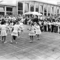 <strong>Borsbeke - Vrije basischool - schoolfeest  -  1969</strong><br> ©Herzele in Beeld<br><br><a href='https://www.herzeleinbeeld.be/Foto/688/Borsbeke---Vrije-basischool---schoolfeest-----1969'><u>Meer info over de foto</u></a>