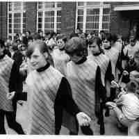 <strong>Borsbeke - Vrije basischool - schoolfeest  -  1969</strong><br> ©Herzele in Beeld<br><br><a href='https://www.herzeleinbeeld.be/Foto/705/Borsbeke---Vrije-basischool---schoolfeest-----1969'><u>Meer info over de foto</u></a>