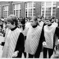 <strong>Borsbeke - Vrije basischool - schoolfeest  -  1969</strong><br> ©Herzele in Beeld<br><br><a href='https://www.herzeleinbeeld.be/Foto/706/Borsbeke---Vrije-basischool---schoolfeest-----1969'><u>Meer info over de foto</u></a>