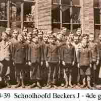 <strong>Borsbeke gemeenteschool  -  Verschillende schooljaren</strong><br>01-01-1960 ©Herzele in Beeld<br><br><a href='https://www.herzeleinbeeld.be/Foto/709/Borsbeke-gemeenteschool-----Verschillende-schooljaren'><u>Meer info over de foto</u></a>