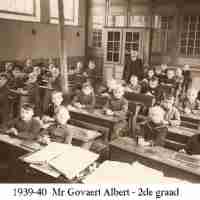 <strong>Borsbeke gemeenteschool  -  Verschillende schooljaren</strong><br> ©Herzele in Beeld<br><br><a href='https://www.herzeleinbeeld.be/Foto/710/Borsbeke-gemeenteschool-----Verschillende-schooljaren'><u>Meer info over de foto</u></a>