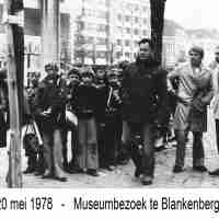 <strong>Museumbezoek te Blankenberge  -  1978</strong><br>20-05-1978 ©Herzele in Beeld<br><br><a href='https://www.herzeleinbeeld.be/Foto/769/Museumbezoek-te-Blankenberge-----1978'><u>Meer info over de foto</u></a>